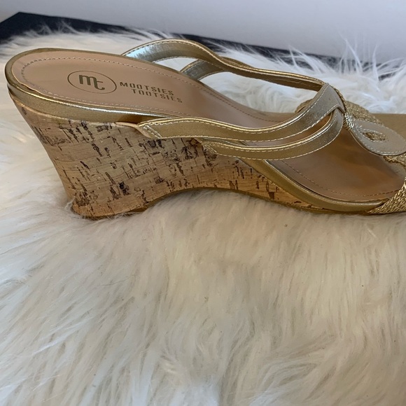 Mootsies Tootsies Gold Sandals Criss-Cross Slide - Picture 7 of 9